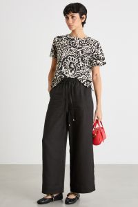 All-over print T-shirt - Beige Black All-over print T-shirt - Beige Black