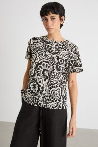 All-over print T-shirt - Beige Black All-over print T-shirt - Beige Black