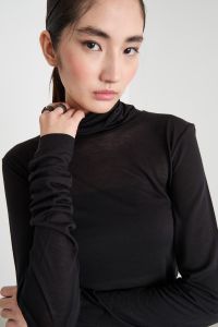 Asymmetric hem polo neck - Black Asymmetric hem polo neck - Black